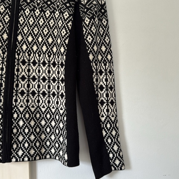 Obermeyer Black and White Patterned Merino Wool Sweater - Picture 2 of 5